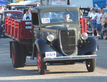 Newport hill climb, ford V8 truck